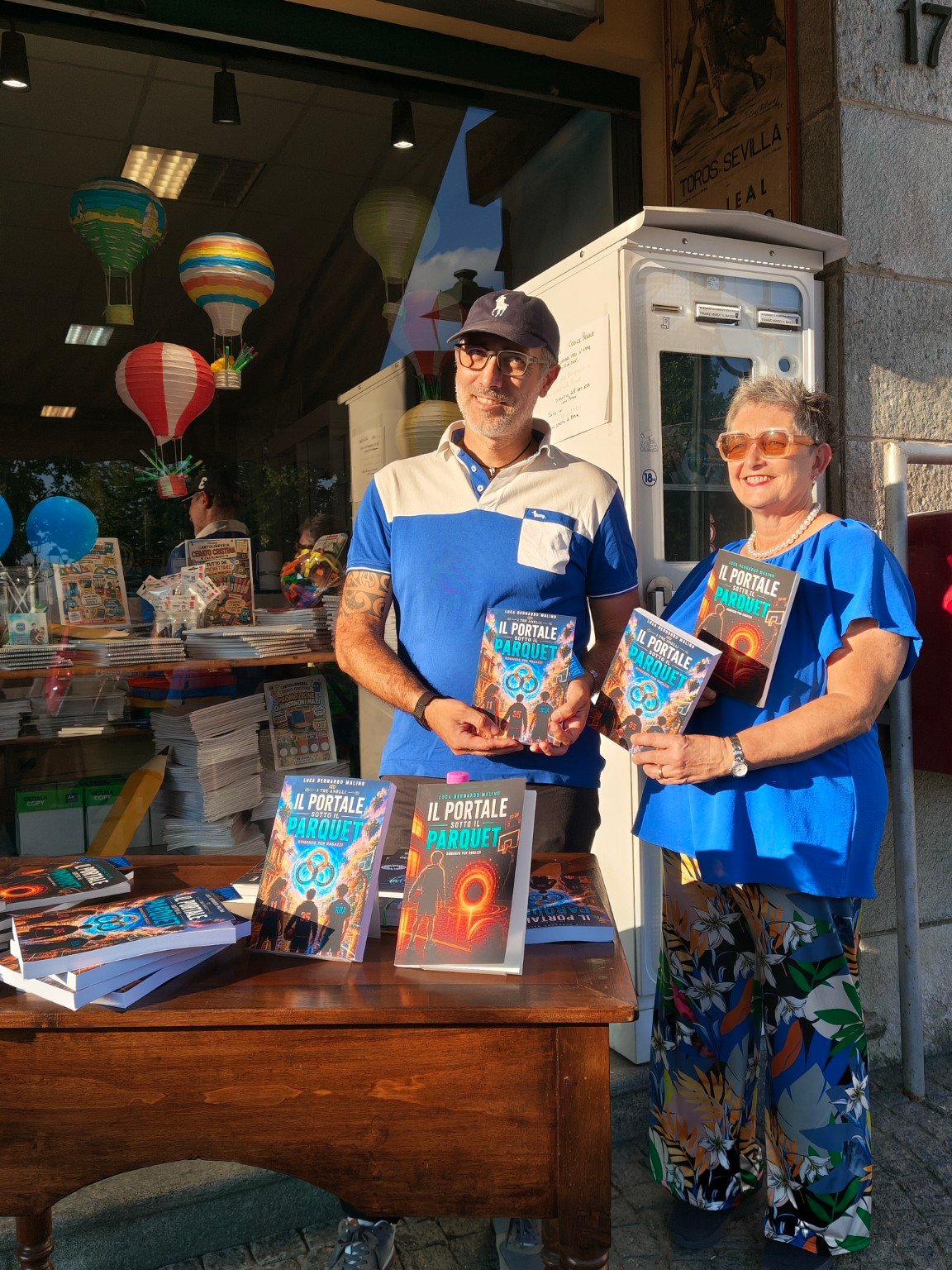 Un momento dell’incontro a Castelrosso con i libri della collana